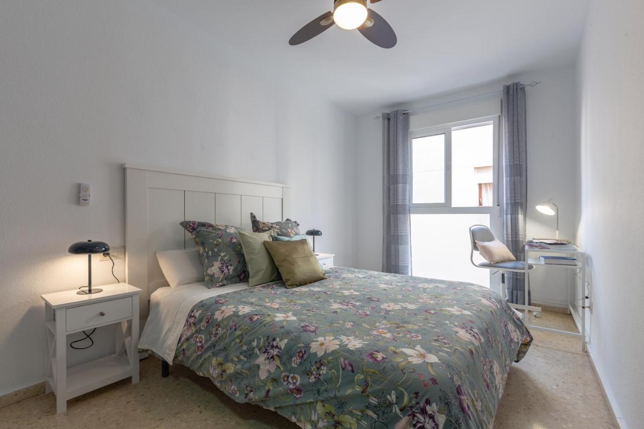 Luminoso Apartamento De Dos Habitaciones Con Terraza Y Parking En El Centro Málaga Eksteriør bilde