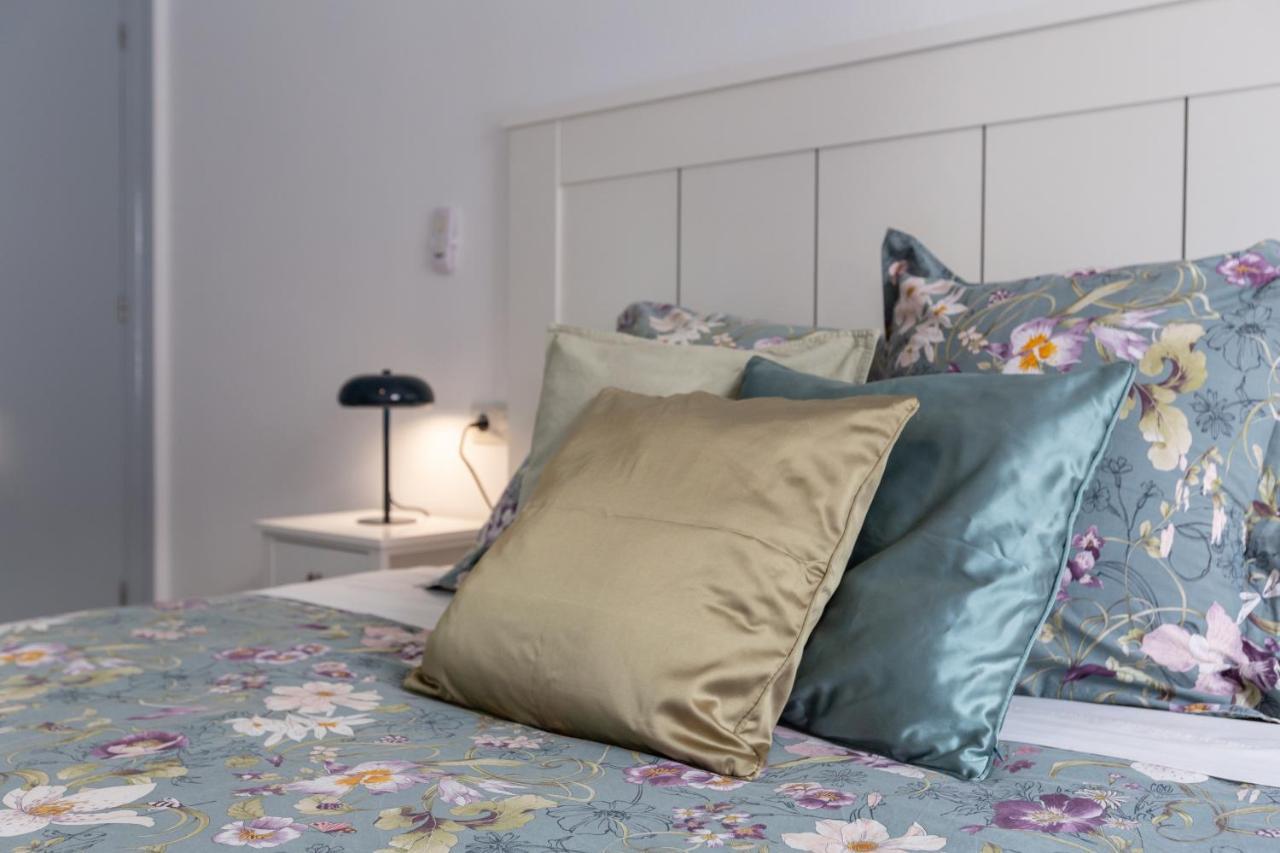 Luminoso Apartamento De Dos Habitaciones Con Terraza Y Parking En El Centro Málaga Eksteriør bilde