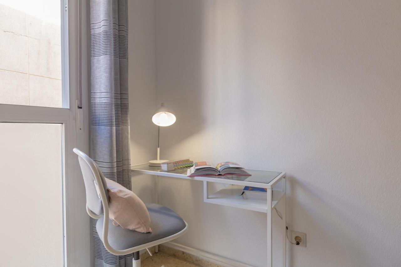 Luminoso Apartamento De Dos Habitaciones Con Terraza Y Parking En El Centro Málaga Eksteriør bilde