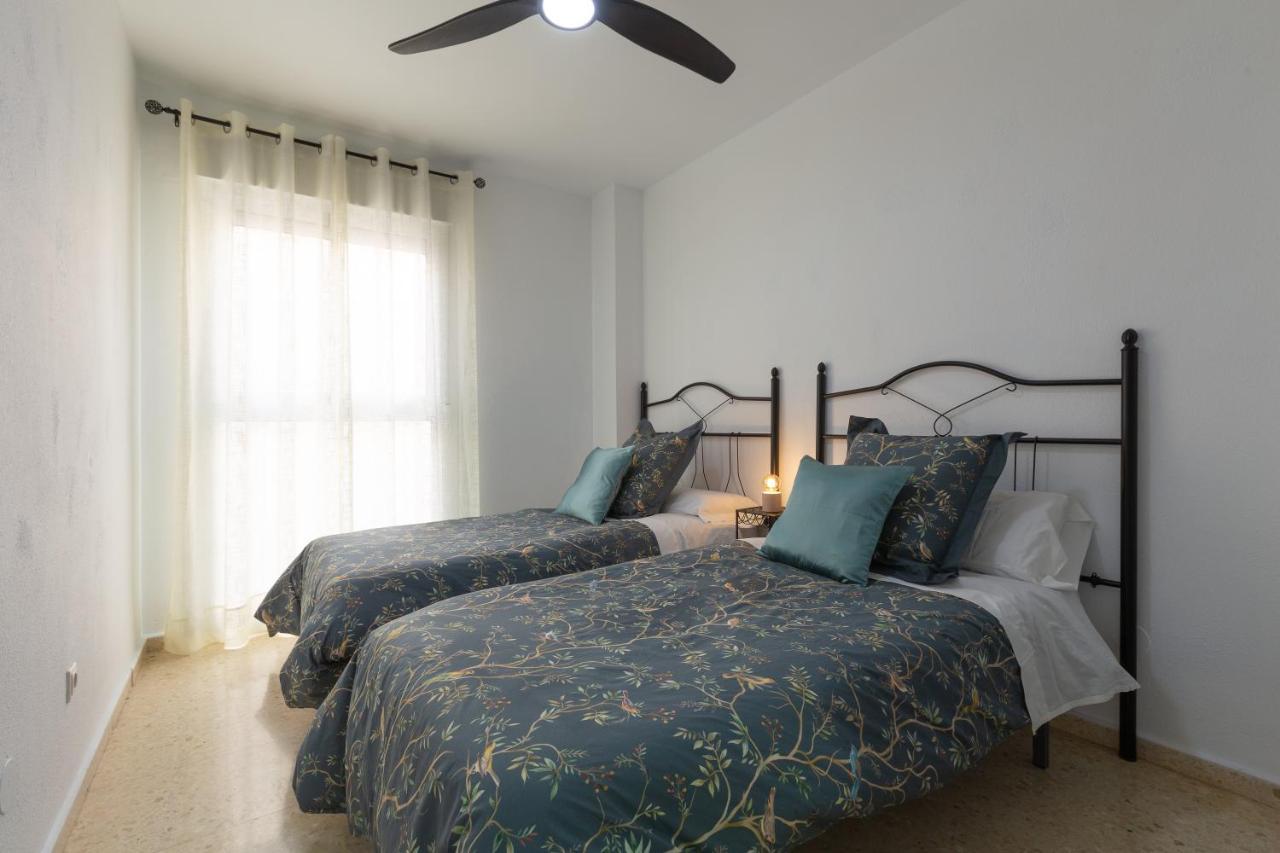 Luminoso Apartamento De Dos Habitaciones Con Terraza Y Parking En El Centro Málaga Eksteriør bilde