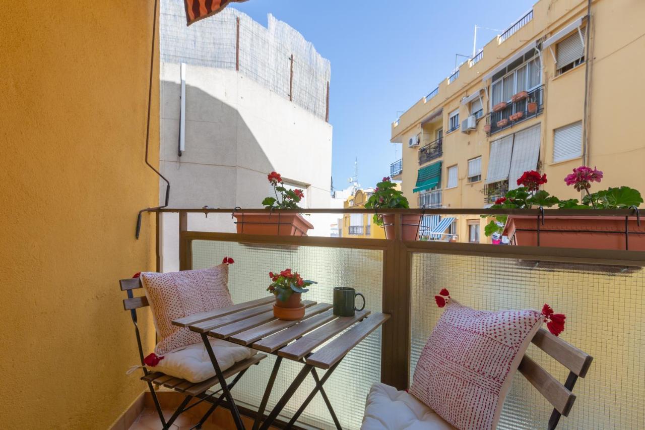 Luminoso Apartamento De Dos Habitaciones Con Terraza Y Parking En El Centro Málaga Eksteriør bilde